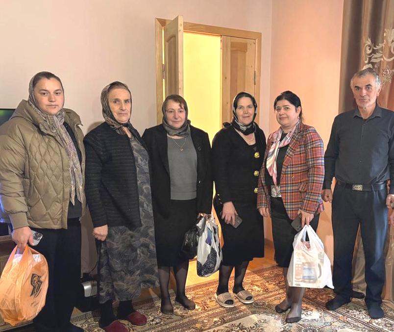 Специалисты Центра соцобслуживания населения Дахадаевского района посетили семью участника СВО