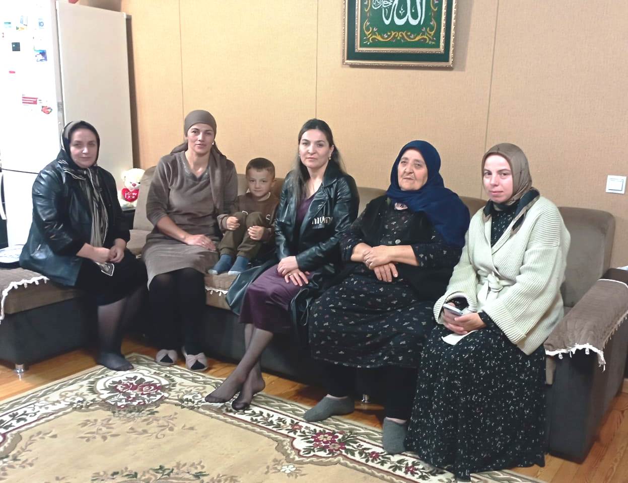 В день отца сотрудники Центра соцобслуживания населения Дахадаевского района навестили семью участника СВО