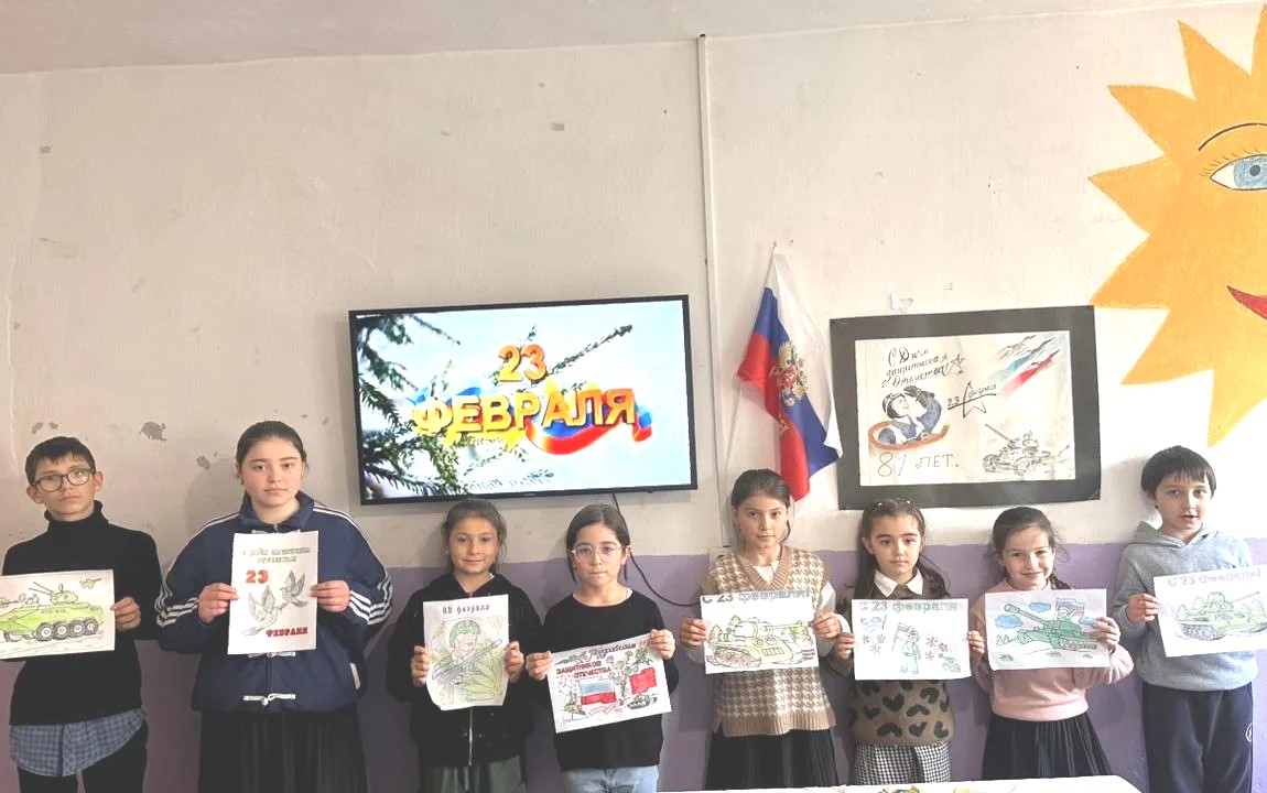 В преддверии Дня защитника Отечества в Центре соцобслуживания населения Дахадаевского района провели мастер-класс по изготовлению рисунков