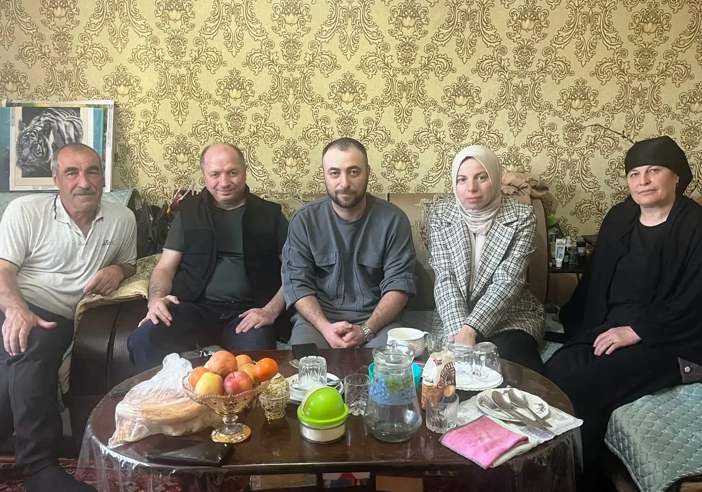 Руководство и специалисты Центра соцобслуживания Дахадаевского района посетили на дому многодетные семьи и  семьи участников СВО